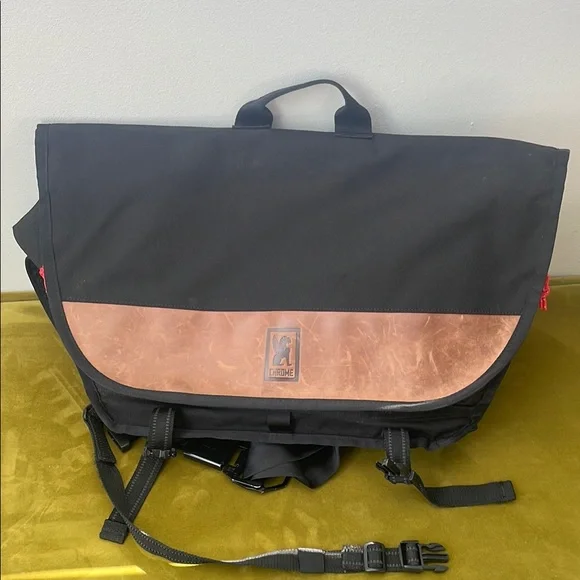 Chrome Buran III Black/Leather Messenger Bag - Picture 1 of 6